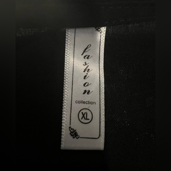 Fashion Collection: Blouse: Black w/ patterned Short Sleeves: X-Large - Picture 2 of 5